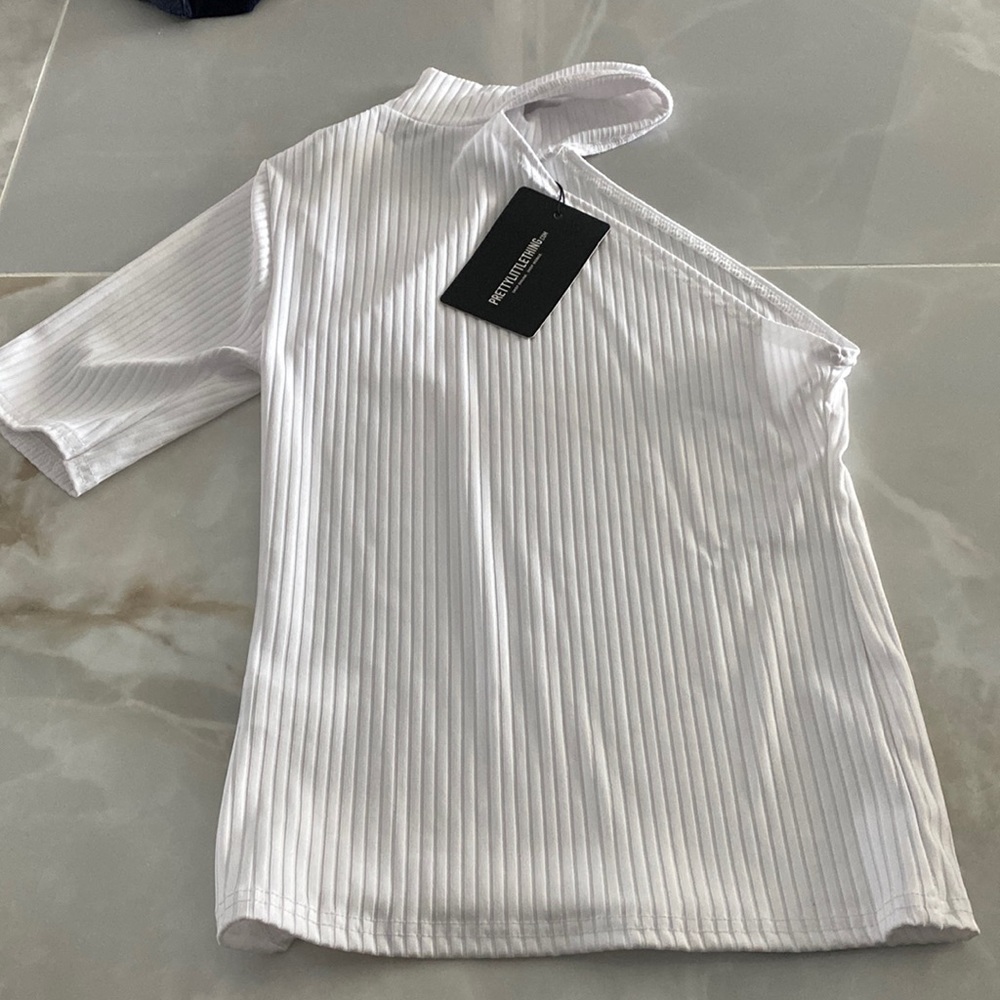 FINAL SALE 🏷️  Pretty Little Things Top 🤍